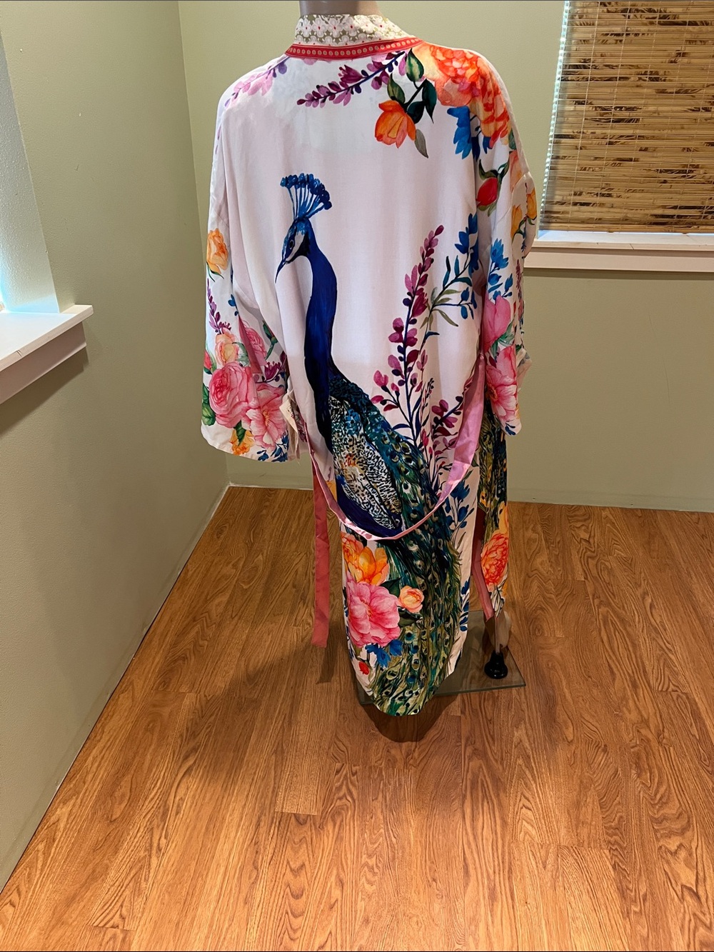 Aratta white Floral and Peacocks Kimono